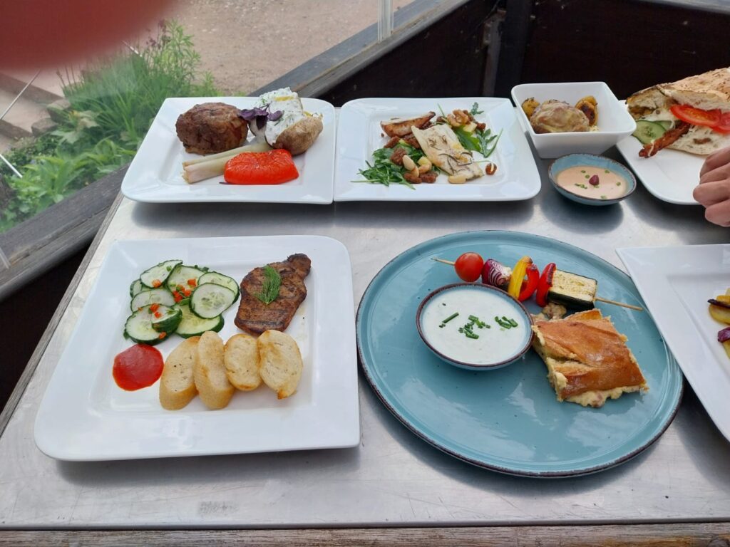 Kreationen des Grillwettbewerbs 2025 des Vereins der Zwickauer Köche e.V. in der Erdbeerschänke